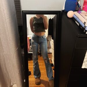 Mid-rise, Light-wash, flared, button-fly jeans🩵🤍